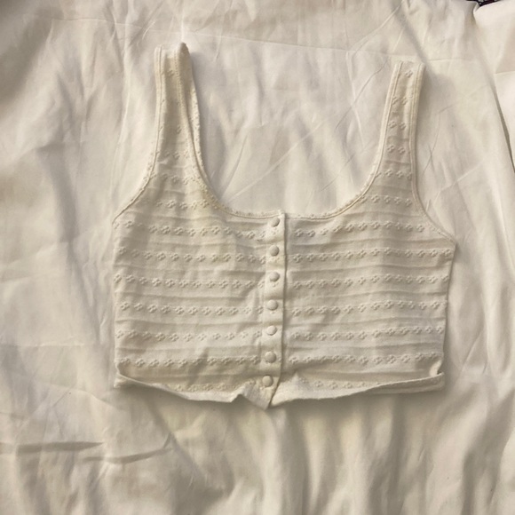 A cute white crop top from forever 21 - Picture 1 of 4